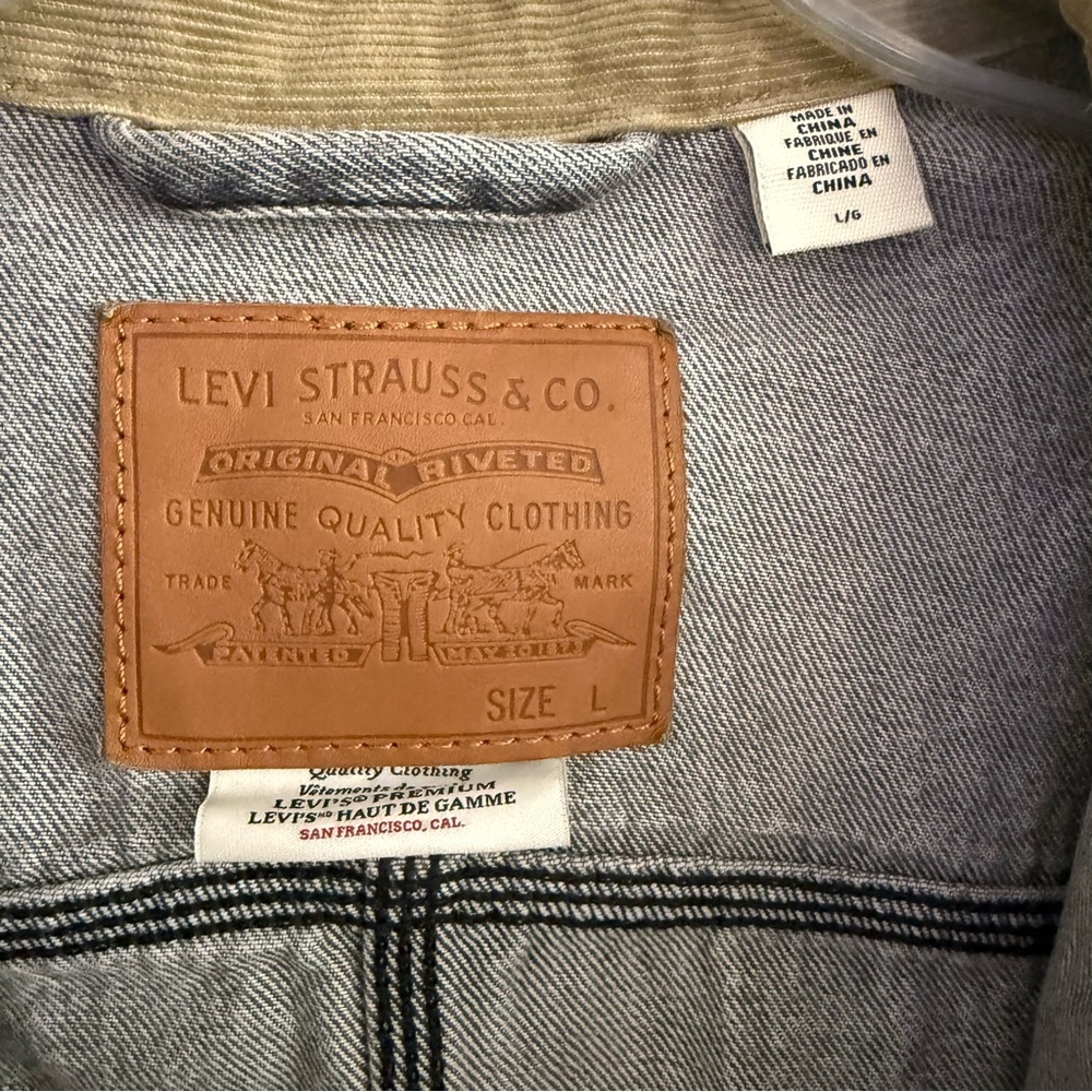 Levi's Gray Denim Jacket with Tan Collar - Picture 7 of 7